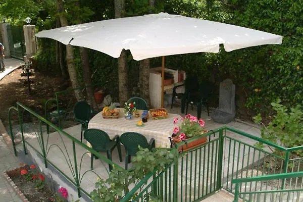 트레카스타니 Castagneto Dell Etna B&B